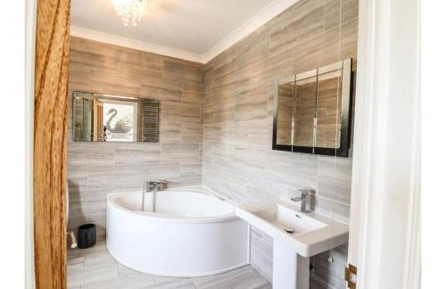 6BD Vacation Home with Indoor Pool - Foto 31