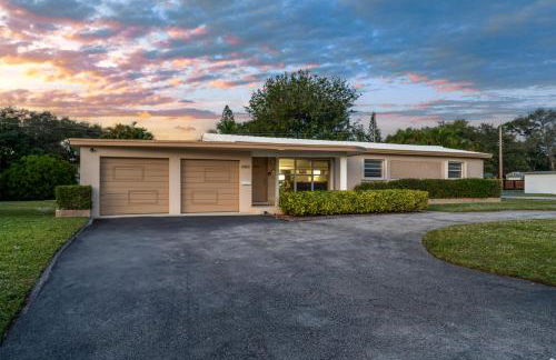 Villa Oasis 3 Miles to Hard Rock Stadium & Casino, Guitar Hotel Nearby, Pool, Game Room, Sleeps 12, 15 Min to Beach - Foto 41