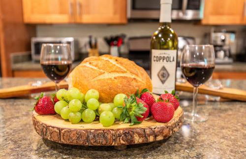 Vino Velo Retreat! Redwoods! Hot Tub!! Fire Table!! BBQ!! Game Room!! Fast WiFi!! Dog Friendly!! - Foto 17