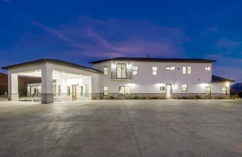 Serene Resort-Style Escape - Perfect for Families - Photo 38