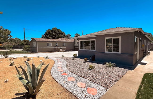 Cozy 2BR Home With Bright Interior Relaxing Patio - Foto 33