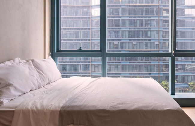 Luxury 2BR in Uptown Bgc, Free Pool use - Photo 1