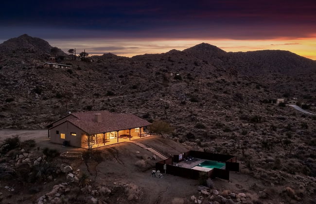 Desert Stone by Avantstay Contemporary Desert Oasis With Pool & Hot Tub - Photo 32