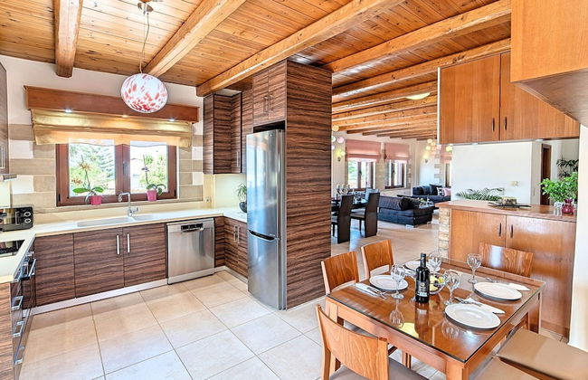 Beautiful Large Villa With Pool and sea View at Nice Georgioupolis - Foto 7