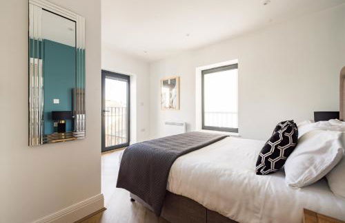 Staines Riverside by Charles Hope - Foto 54