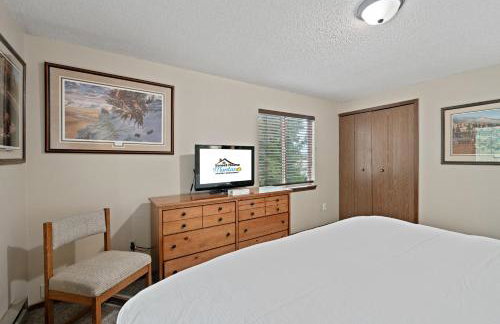 Trapper 8: Cozy 4-Bedroom Condo, 1 Minute to Yellowstone, perfect for 8 guests. - Foto 9