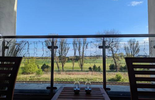 Beautiful 2 bedroom flat overlooking golf course - Foto 2