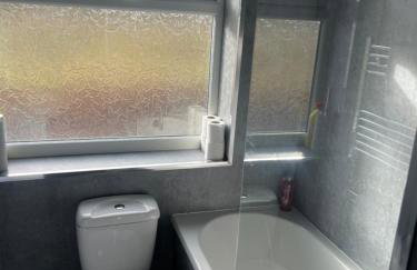 Modern and Homely Appartment! - Available as individual rooms or the Entire Property! - Foto 12