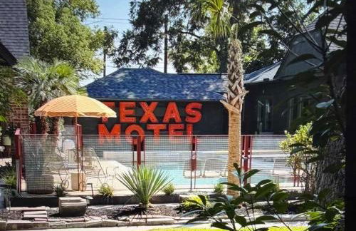 poolside villa with hot tub near Rodeo and World Cup - Foto 28