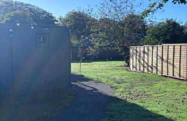 Glamping Pod with Hot Tub in Orchard - Foto 9