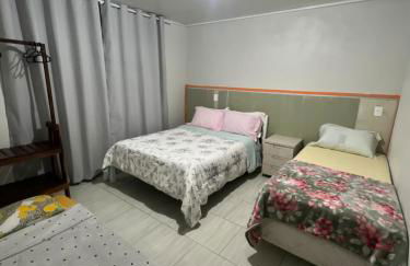 Casa inteira em terreno individual, pet friendly, vaga para 3 carros, wifi, home office - Foto 8