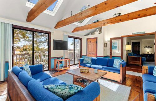 Waterfront on Swan Pond with Kayaks - Photo 2