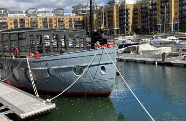 Entire Boat at St Katherine Docks 2 Available select using room options - Photo 73