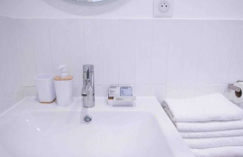 Portes de Paris RER C à 2 min WiFi & Parking Inclus - Foto 11