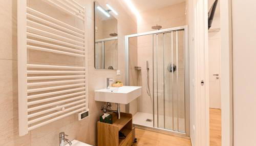 Villa Lucilla - Rooms and Pool - Foto 5, towels, Shower