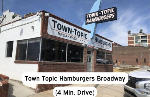 Classy 2BR-Parking, Rooftop,Near Arrowhd & TMobile - Photo 30