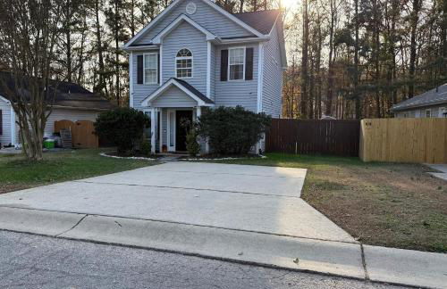 Entire home in RTP near Duke with fenced backyard - Foto 2