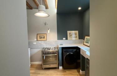 Historic design house near aquarium - Foto 37