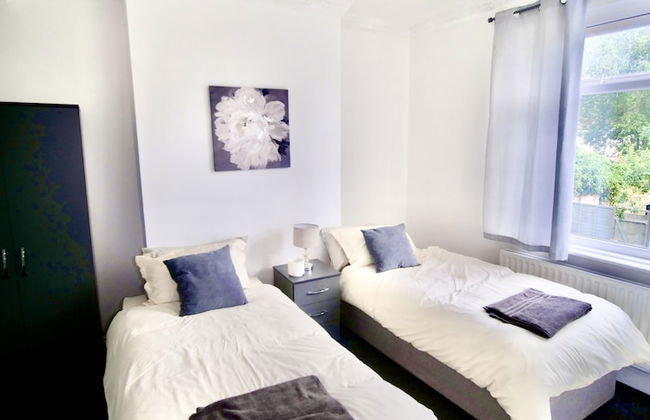 Lovely 6 bed Property Located Within Dudley - Foto 3