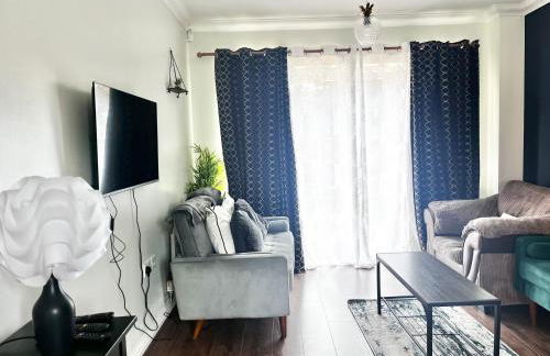 Spacious 4BR House Canterbury with en-suite and Free Parking - Long Stays - Foto 2