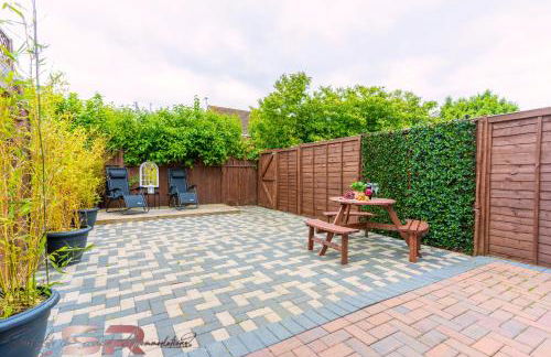 Comfortable 1-Bed House, Sleeps 4, Fast Wi-Fi with Private Garden and Free Parking - Foto 25