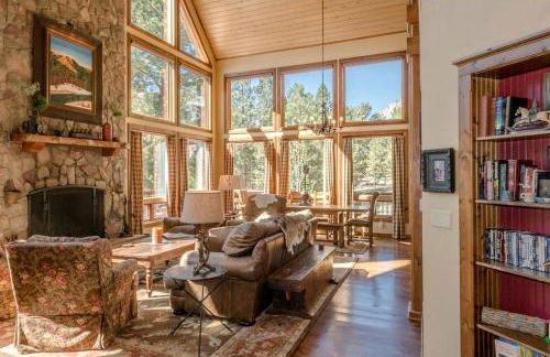 Stunning Mountainside Cabin Rental with a View Nestled in the Heart of the Colorado Rockies - Foto 13