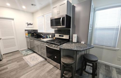 Neat Retreat-Comfortable & Cozy 2 BR,Close to all! - Foto 10