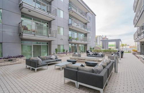 Modern 2BD DT - Balcony, Gym, W-D, Parking - Sleeps 8 - Photo 19