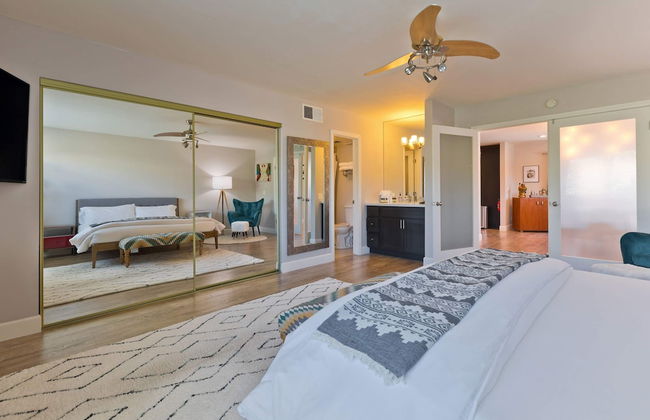 Modern Home w Private Pool Spa Pets Welcome - Photo 21