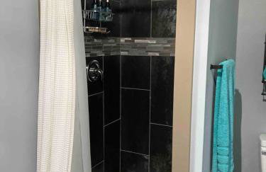 Tranquil Glamping near the Coast: Charming Rustic Cabin Rental in Midway, Georgia - Foto 18