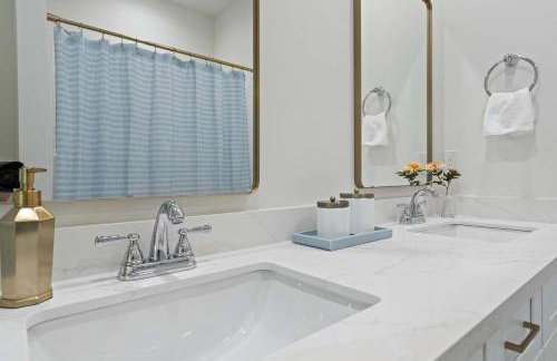 New Champion Cottage - 2BR Retreat Near Sportsplex - Foto 31