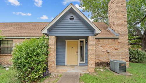 Central Condo 1BR 1BA, Private Patio and Fenced Yard w Parking by Austin Vacay - Foto 5