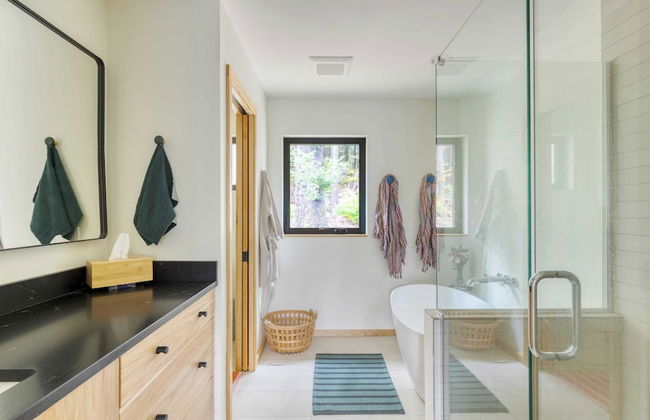 Rustic Arch Cape Getaway w/ Vibrant Interior Walk to the Beach Cape Wonder - Foto 21