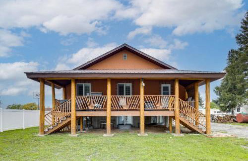 Deck with Hot Tub Ashton Cozy Cub Cabin - Foto 34