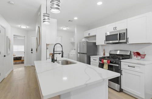 Walk to SXSW Venue, 2025 New Build Beauty at UT, Downtown, King Beds - Foto 10