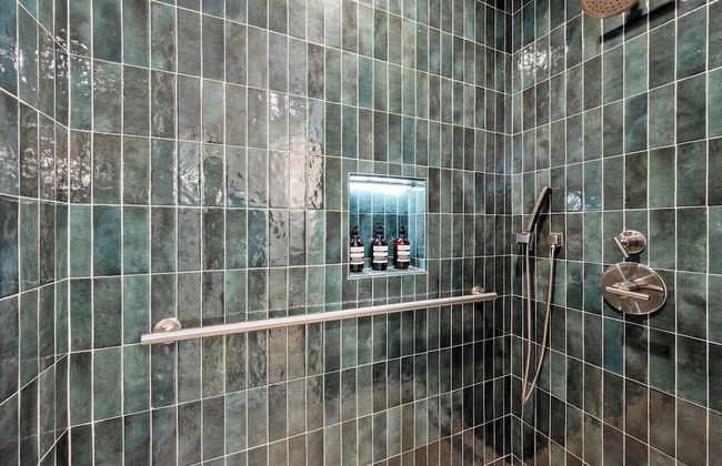 2 Units in Prime Hollywood Location Chic Renovated 1bdrs w/ Patio Avantstay - Foto 15