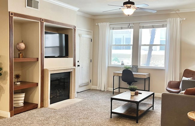 Relaxing 2-br Apt With Pool Hot Tub Gym - Photo 2