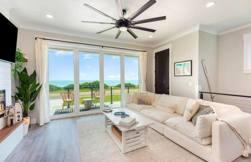 The C House - Photo 9