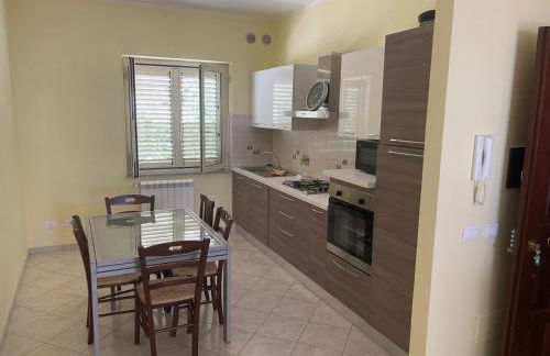 Confortevole e Luminoso Appartamento 100mq a Falerna con Vista sul Paese e sul Promontorio con Free WiFi Free Parking e Smart TV - Foto 1