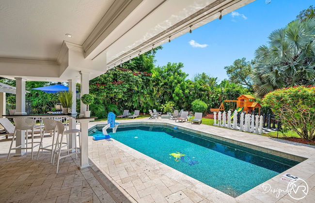 8BR Villa with Heated Pool Near Beach - Foto 59