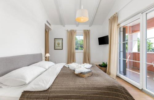 Villa Village by Villsy - with heated pool, spa, private tennis court, golf court, basketball court and playroom - Photo 38