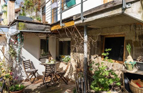 Hobbit Lounge - Photo 31