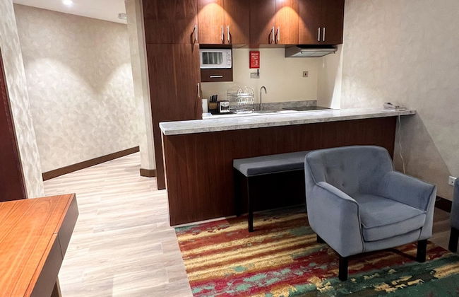 City Seasons Suites - Photo 29