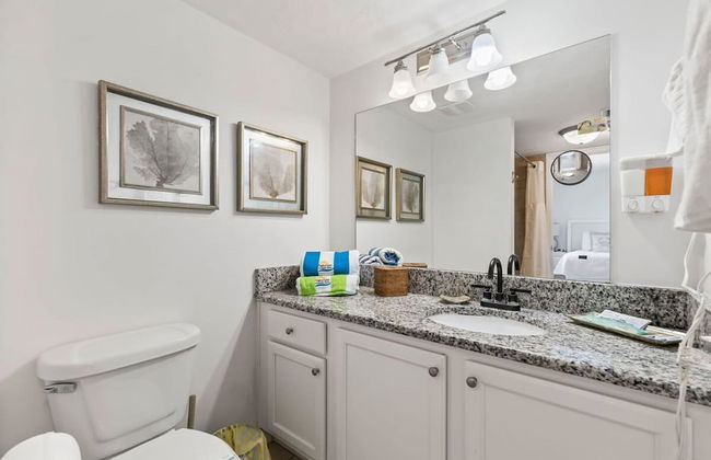 Top Floor Oceanfront Condo w Pool Beach Access - Foto 21