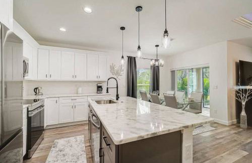 SW Florida Luxury Modern Retreat, King Bed Suite , Close to Beaches / Golfing / Fishing / Air Ports , 2023 Built - Foto 6