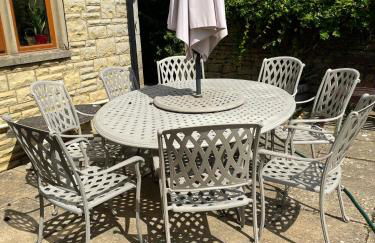 Cotswolds Luxury House in Central Bourton Large Sleeps 2-11. Pet Friendly. - Photo 7