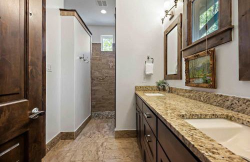 Lake Travis Luxe Villa - 4BR, Pickleball & BBQ - Foto 19