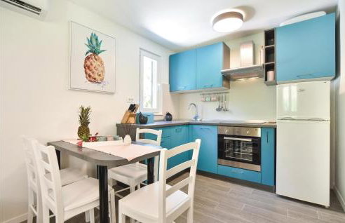 Two-Bedroom Holiday Home In Blato Na Cetini - Photo 9