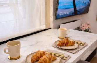 Bellamy - Elegant cozy studio with King bed, Netflix and free Parking - Foto 6