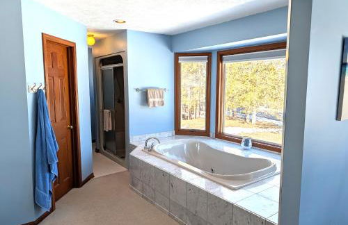 NEW! The Lighthouse - Cute, Large, and Lakefront! - Foto 8